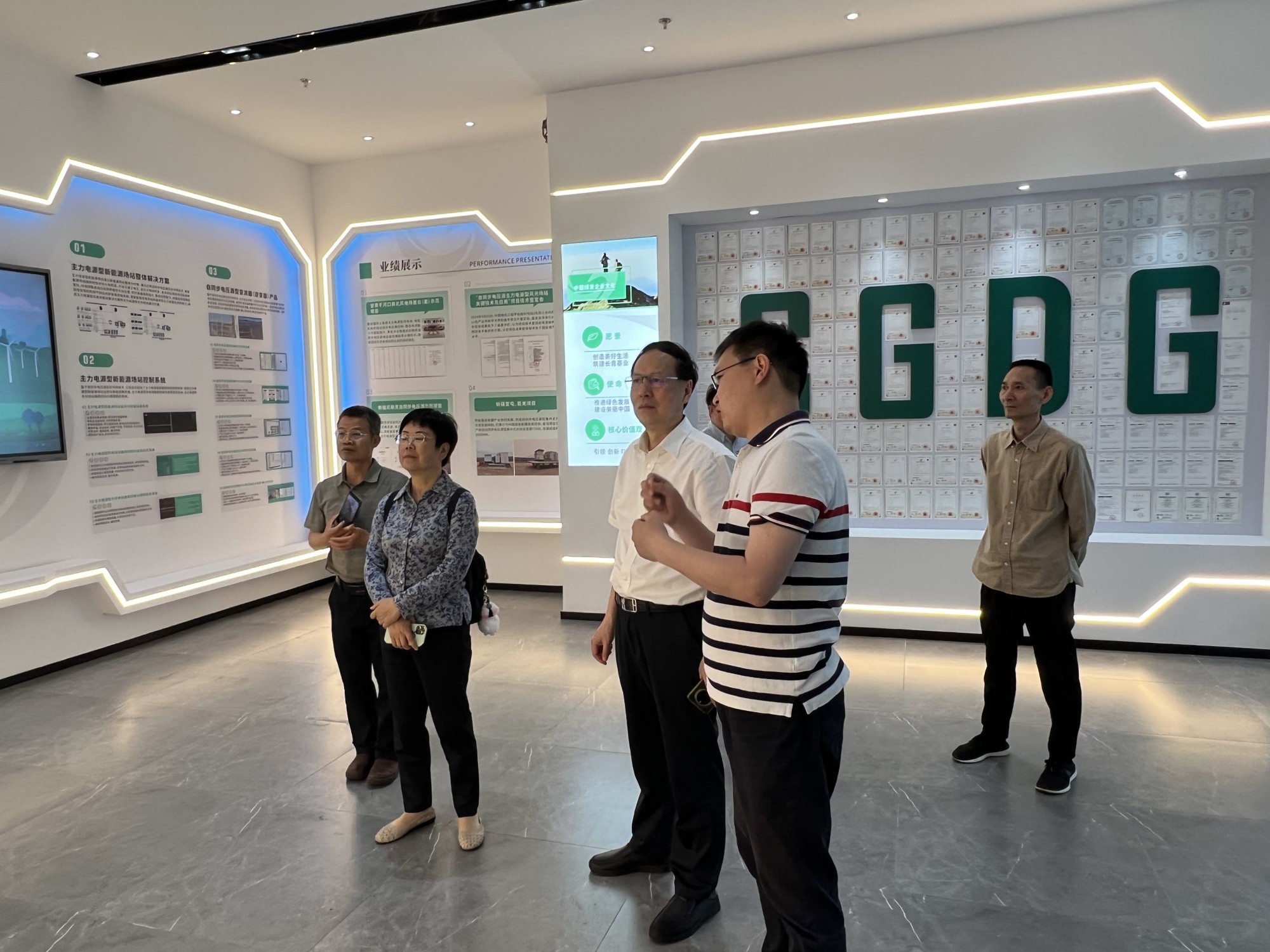 湖北省政府參事赴上海調研高校科技成果轉化與科技中介服務